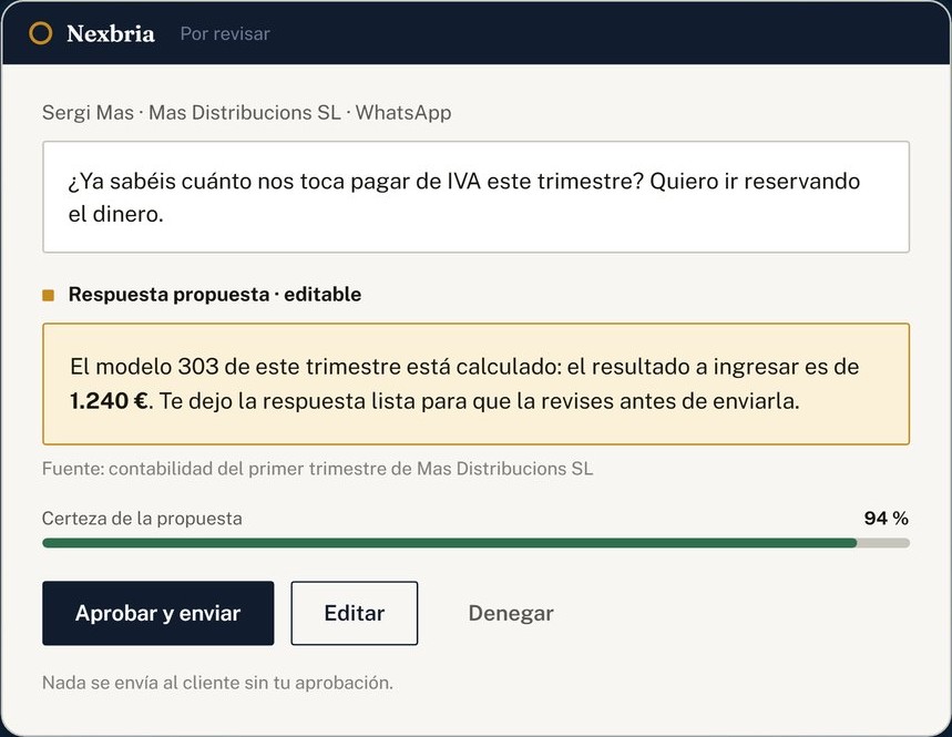 Pantalla de Nexbria con una respuesta propuesta pendiente de aprobación